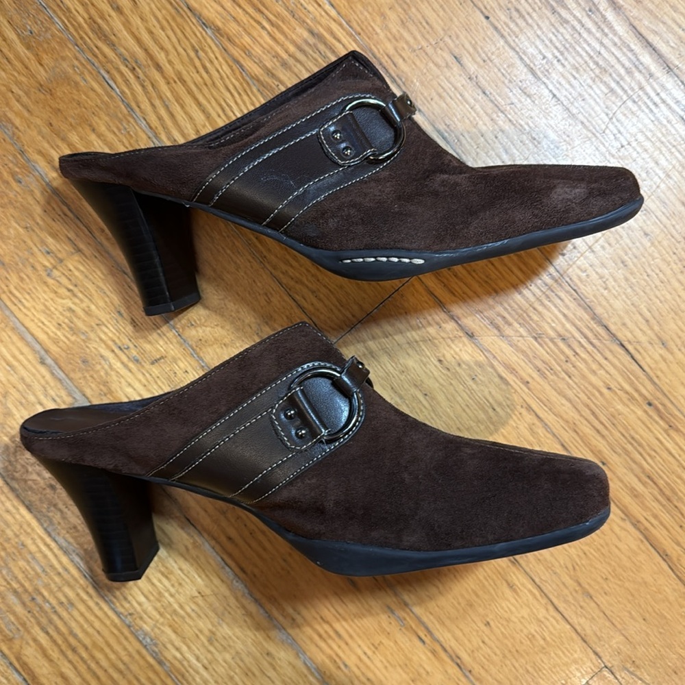 🌼AEROSOLES - BROWN SUEDE SLIP-ON - 3 INCH HEELS🌼 - Picture 4 of 11